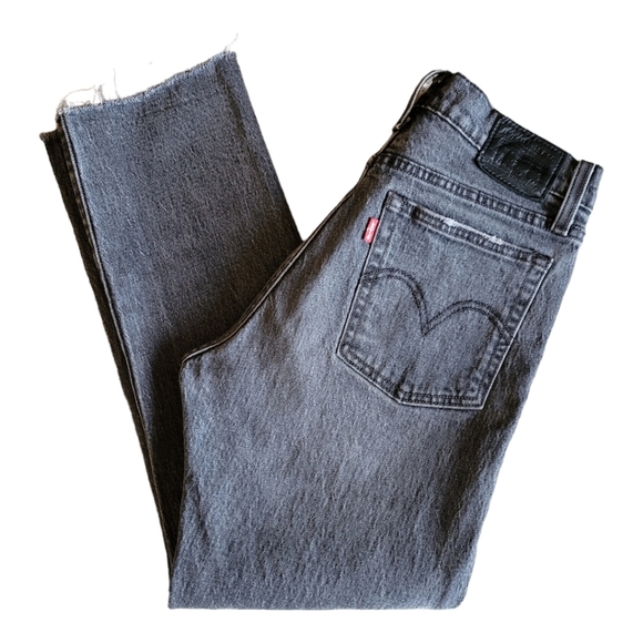 Levi's Wedgie Straight Black Embers faded black cropped raw hem jeans size 26 - Picture 2 of 15